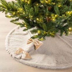 48 In. D Reversible Faux Fox Fur/Korean Fleece Christmas Tree Skirt 15 48 In. D Reversible Faux Fox Fur/Korean Fleece Christmas Tree Skirt -Northlight Shop glitzhome christmas tree skirts 2020100016 fa 1000