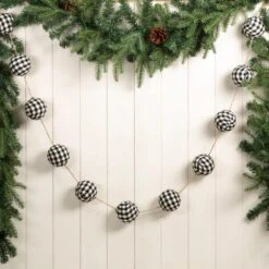 2-Pack 72 In. Black And White Plaid Fabric Garland -Northlight Shop glitzhome christmas wall decorations 2010300028 4f 1000